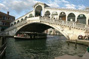 Venice_-_Rialto_Bridge_-_01.jpg - Размер: 276,13К, Загружен: 354