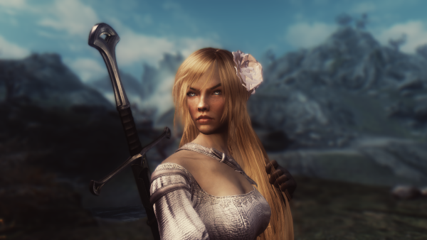 Golden hair she-elf