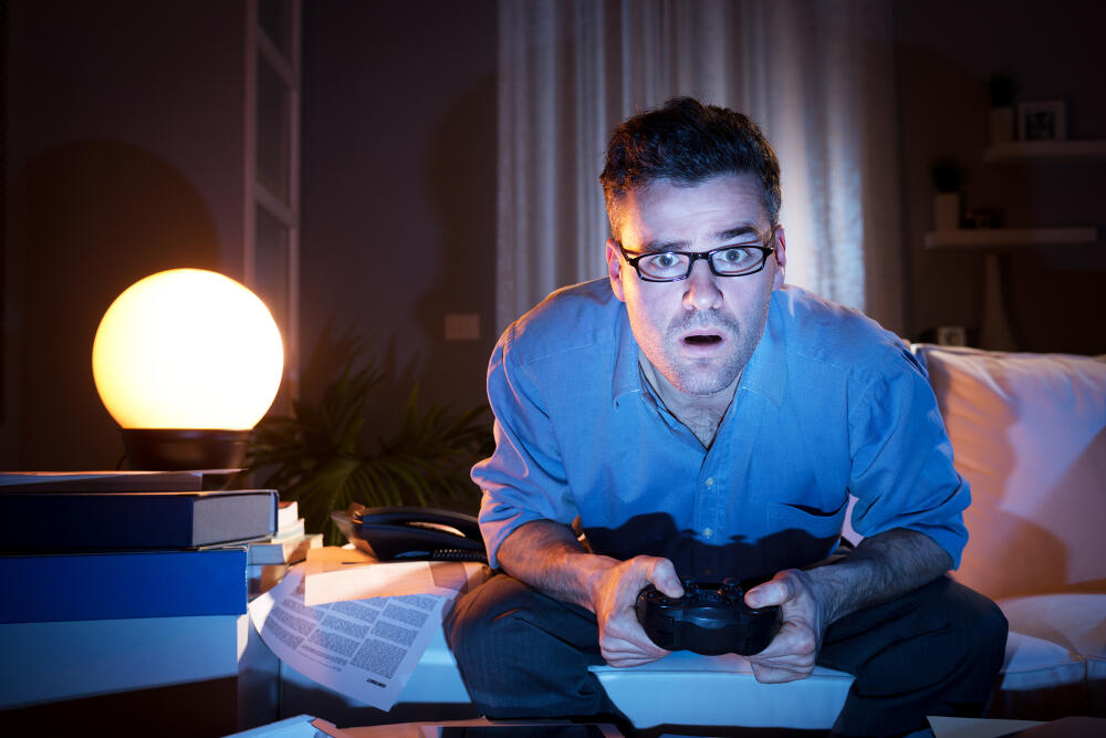 gaming_at_night_shutterstock_182141480_2400.0.jpg
