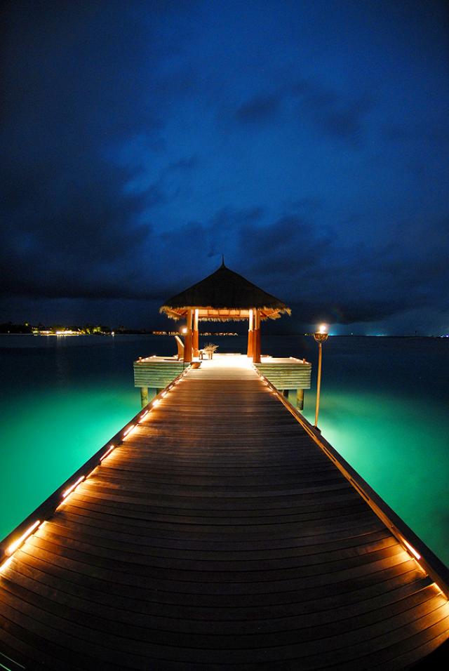 dhigu_jetty-at-night_hqroom14.jpg.jpeg