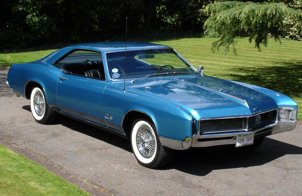 1966_Buick_Riviera_-Side_View.jpg.jpeg