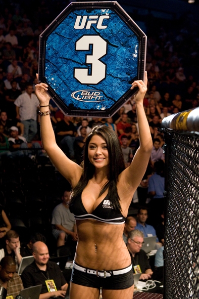 85276235_ringgirls10_r_3.jpg.jpeg