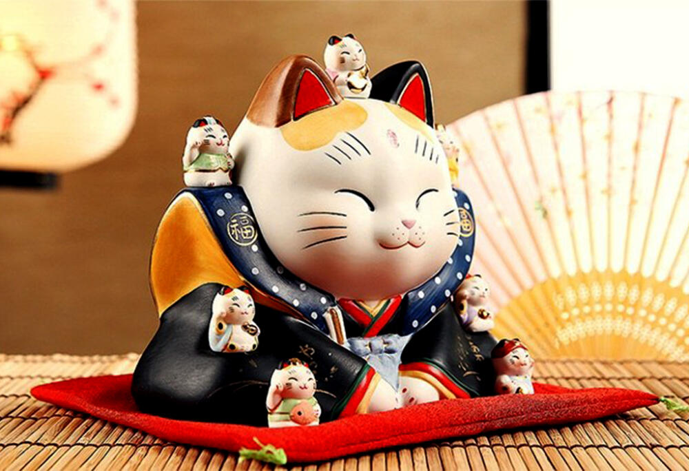Maneki_neko_v_kimono_s-kotiatami.jpg.jpeg