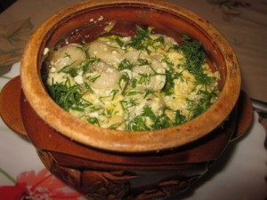 pelmeni-v-gorshochkax-so-smetanoj-300x225.jpg.jpeg