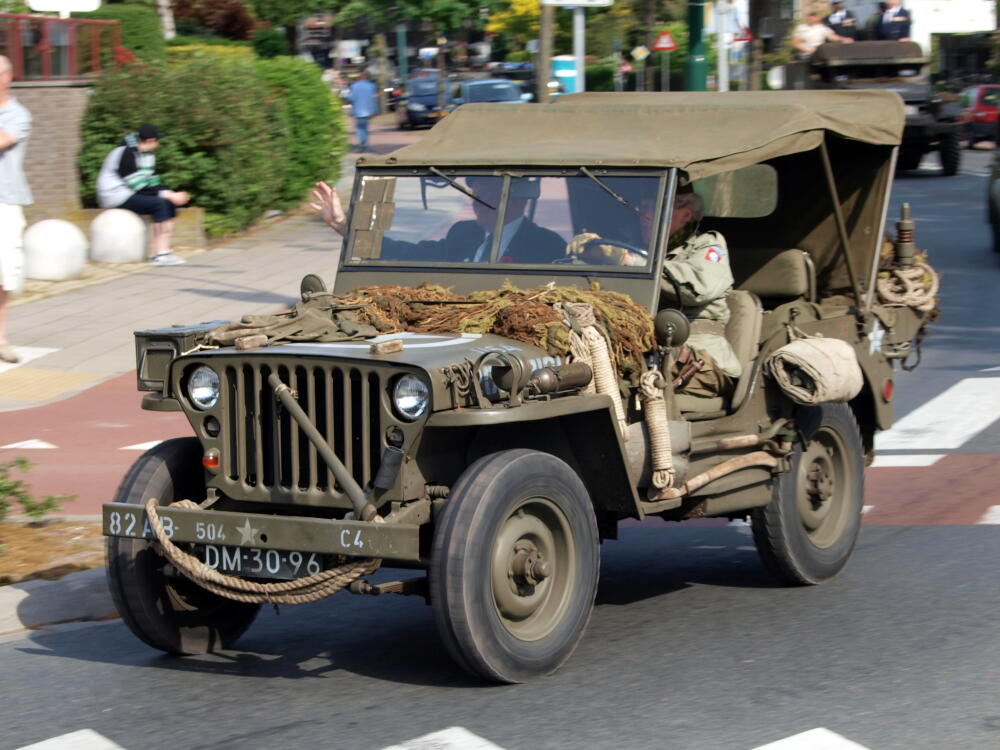 Willys_MB,_Ford_GPW,_Jeep,_Bridgehead_2011_pic9.jpg.jpeg