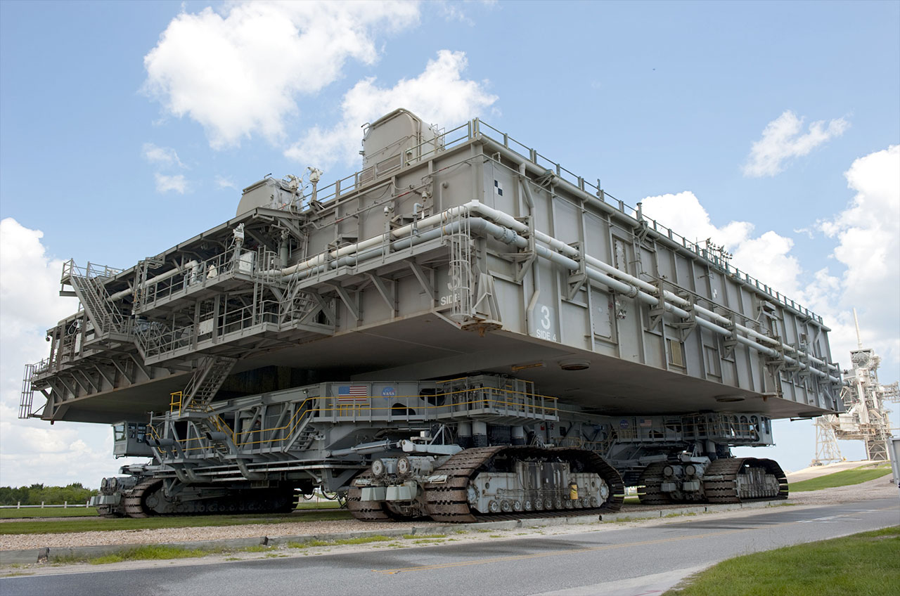 MLP-3_and_Crawler-transporter_leave_LC-39A_after_STS-135.jpg.jpeg