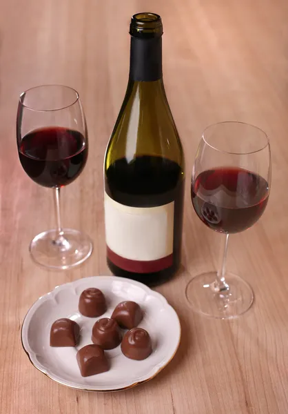 depositphotos_39406571-two-glasses-of-red-wine-chocolate.webp