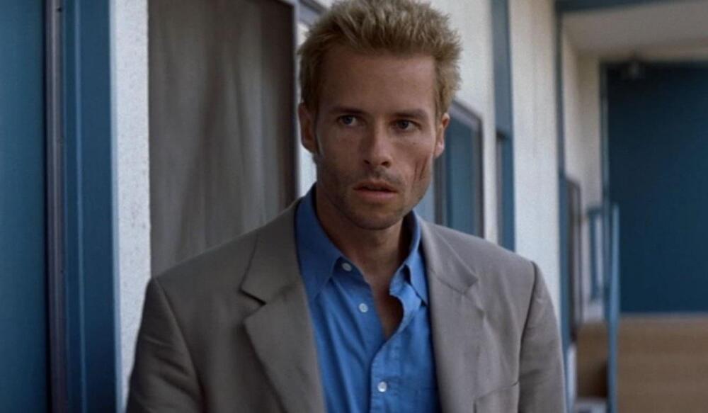 guy-pearce-pearce-memento-memento-588630321.jpg.jpeg