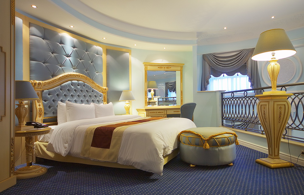 hotcrplaza4presidential_suite_bed.jpg.jpeg