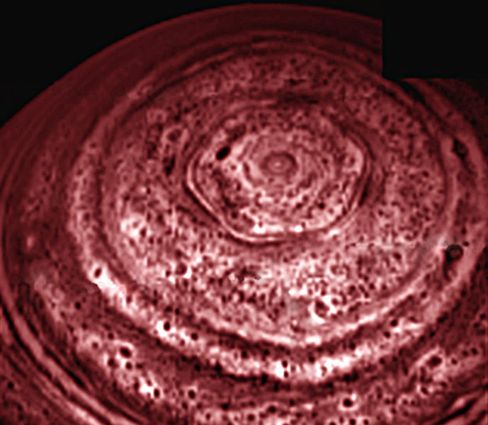 689px-Saturn_hexagonal_north_pole_feature.jpg.jpeg