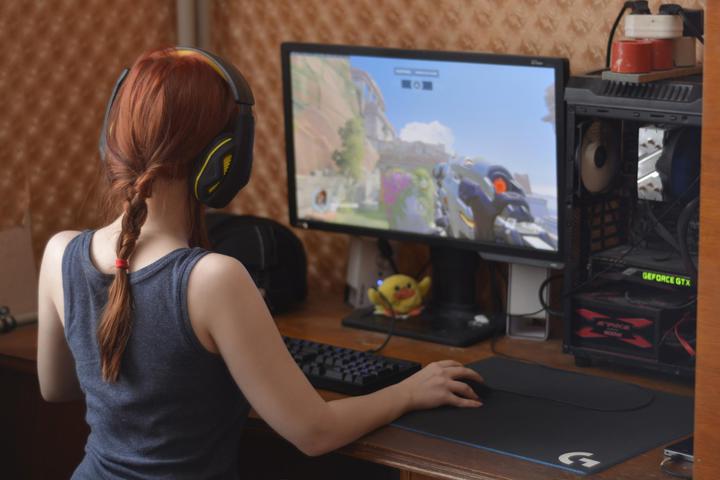 gamer-girl.jpg.jpeg