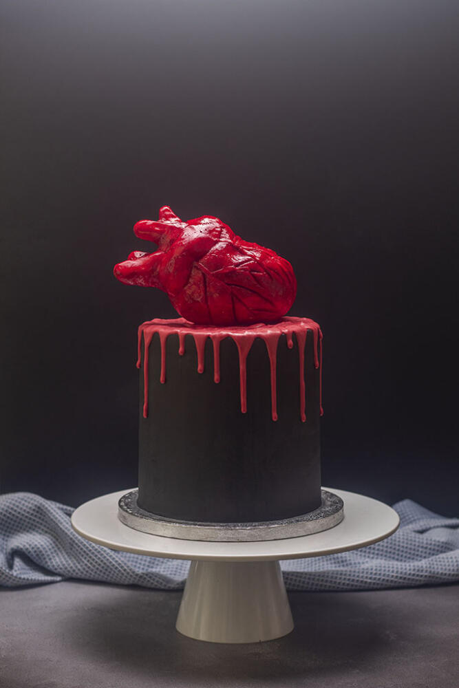 Gory_halloween_heart_cake_with_blood_red_icing_and_death_black_body.jpg.jpeg