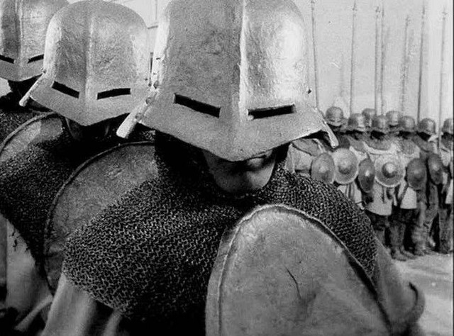 1431027253-tipichnye-shlemy-sallet-ili-salad-no-uvy-ne-iz-toy-epohi.jpg.jpeg