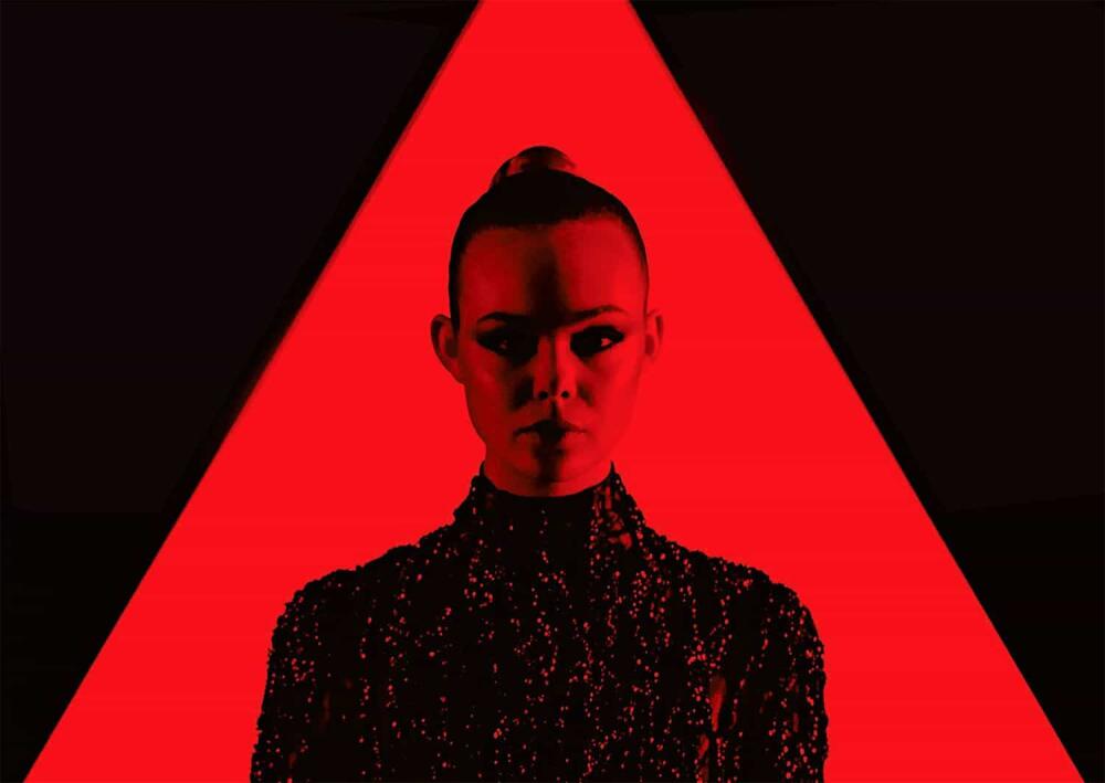 Elle-Fanning-Review-Neon-Demon.jpg.jpeg