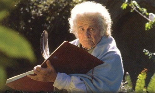 495px-Bilbo_with_manuscript.jpg.jpeg