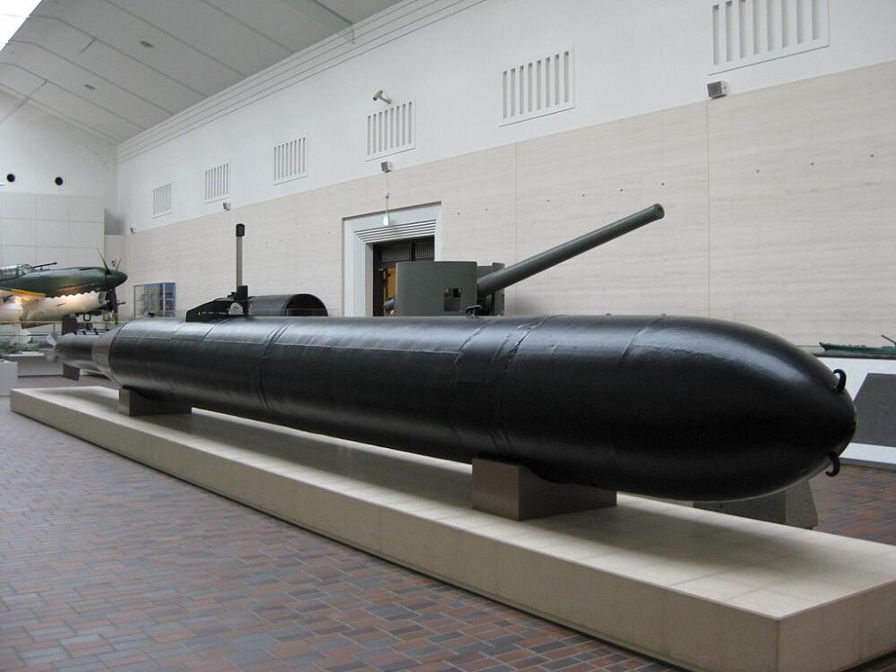 Kaiten-Type-1-on-display-at-the-Y-sh-kan-in-October-2008.jpg.jpeg