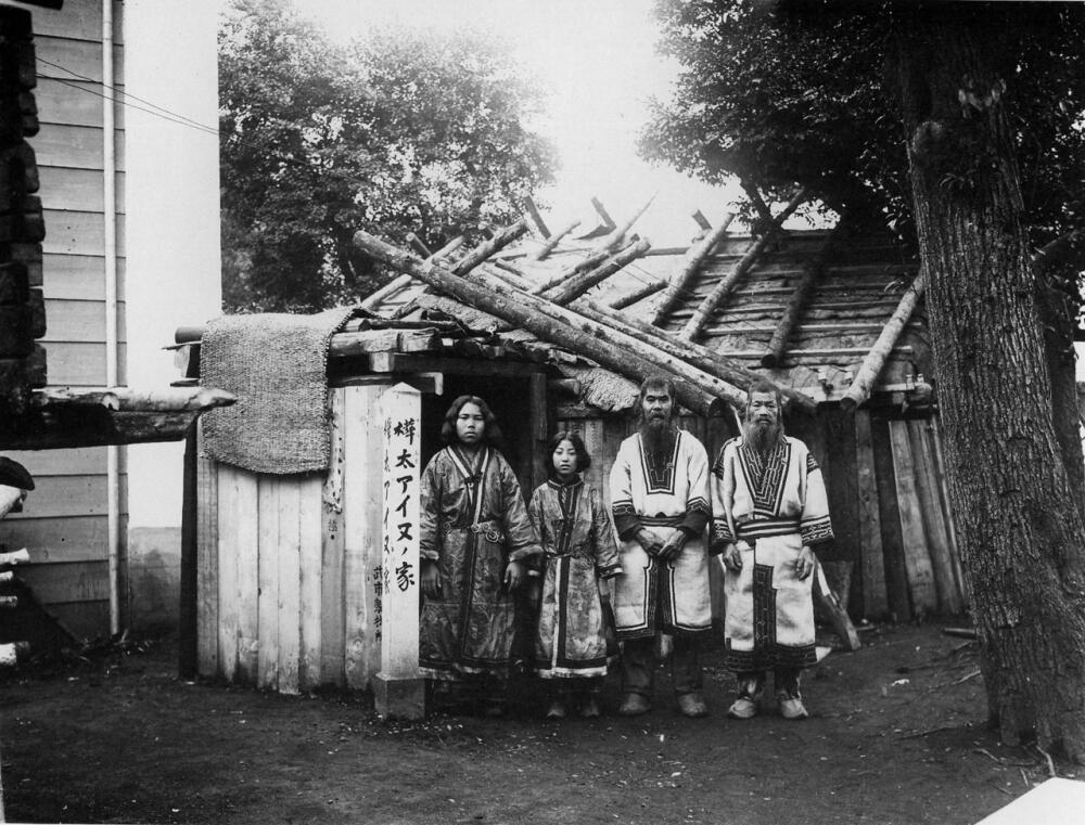 Karafuto_Ainu_House_1912_%28No.1066%29.jpg.jpeg