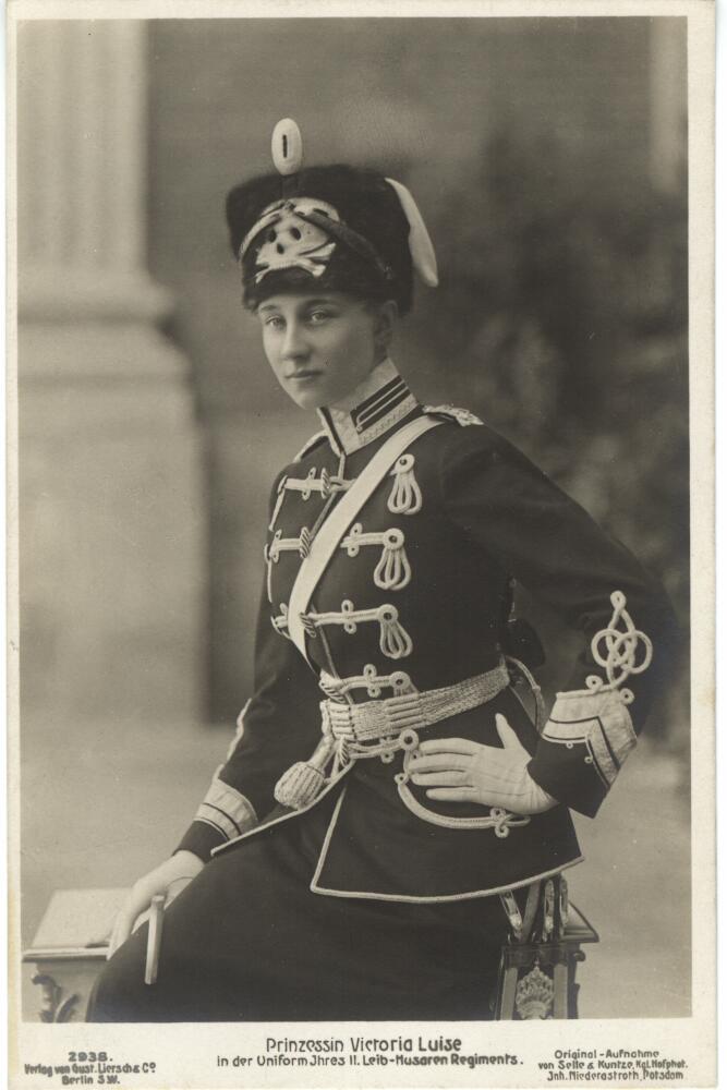 VictoriaLouiseUniform.jpg.jpeg